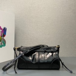 2025SS ショルダーバッグ PRADA プラダ 今季はファション感漂う