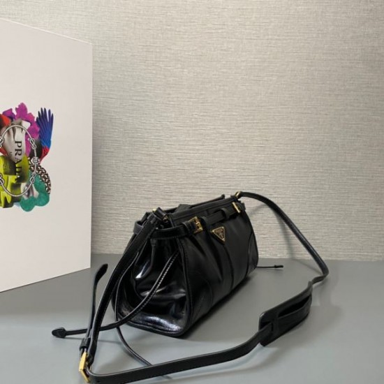 2025SS ショルダーバッグ PRADA プラダ 今季はファション感漂う 2025SS ショルダーバッグ PRADA プラダ 今季はファション感漂う