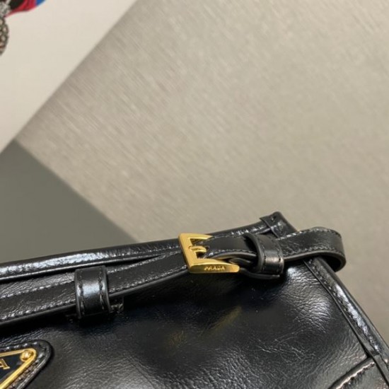2025SS ショルダーバッグ PRADA プラダ 今季はファション感漂う 2025SS ショルダーバッグ PRADA プラダ 今季はファション感漂う