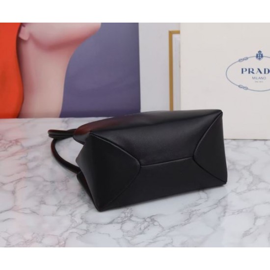 2025SS ショルダーバッグ PRADA プラダ 都会的な印象のスタイル 2025SS ショルダーバッグ PRADA プラダ 都会的な印象のスタイル