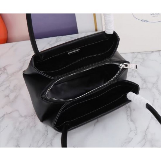 2025SS ショルダーバッグ PRADA プラダ 都会的な印象のスタイル 2025SS ショルダーバッグ PRADA プラダ 都会的な印象のスタイル