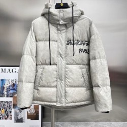 BALENCIAGA バレンシアガ 2025年秋冬 ダウンジャケット 上品で洗練された冬スタイル