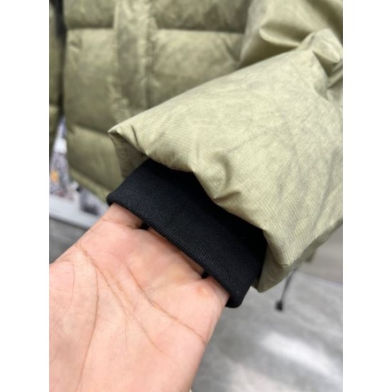 BALENCIAGA バレンシアガ 2025年秋冬 ダウンジャケット 上品で洗練された冬スタイル