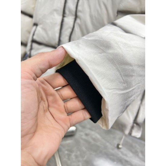 BALENCIAGA バレンシアガ 2025年秋冬 ダウンジャケット 秋冬新作まもなく完売必至