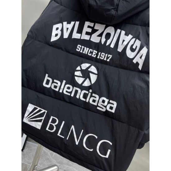 BALENCIAGA バレンシアガ 2025年秋冬 ダウンジャケット 日本未入荷の話題アイテム