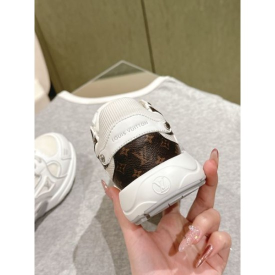 2025FW レディース スニーカー LOUIS VUITTON ルイヴィトン 豊富なカラーバリエが魅力の人気モデル