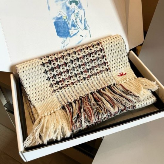 2025FW スカーフ CHANEL シャネル 海外セレブ注目のトレンドスカーフ
