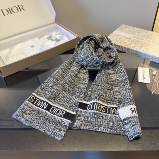 2025FW スカーフ DIOR ディオール 今季トップスに合わせたいトレンドスカーフ