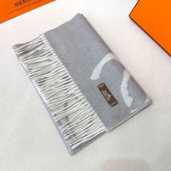 2025FW スカーフ HERMES エルメス さりげなく上品さを演出する大人の一枚