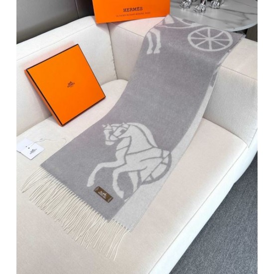 2025FW スカーフ HERMES エルメス さりげなく上品さを演出する大人の一枚