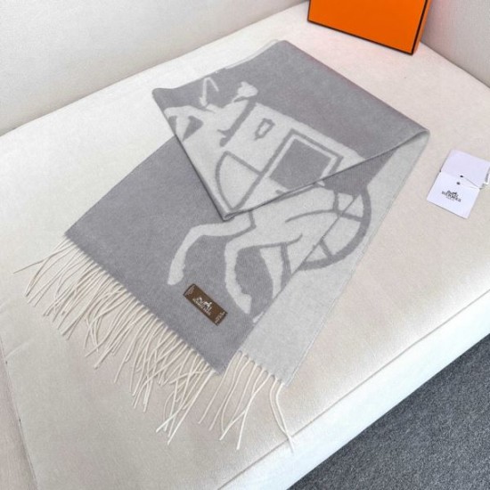 2025FW スカーフ HERMES エルメス さりげなく上品さを演出する大人の一枚