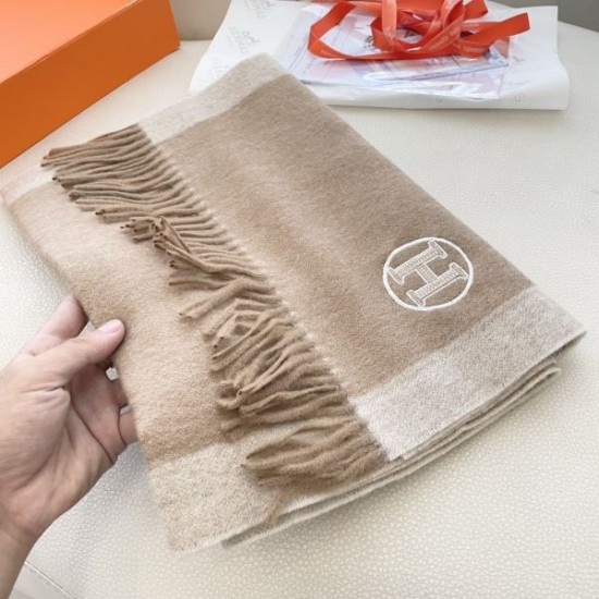 2025FW スカーフ HERMES エルメス 最新トレンドを感じさせるデザイン