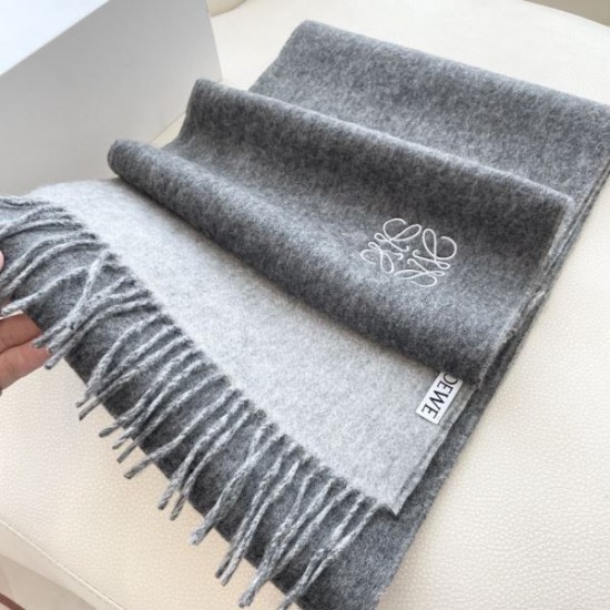 2025FW スカーフ LOEWE ロエベ 時代を超えて愛される冬の新作スカーフ