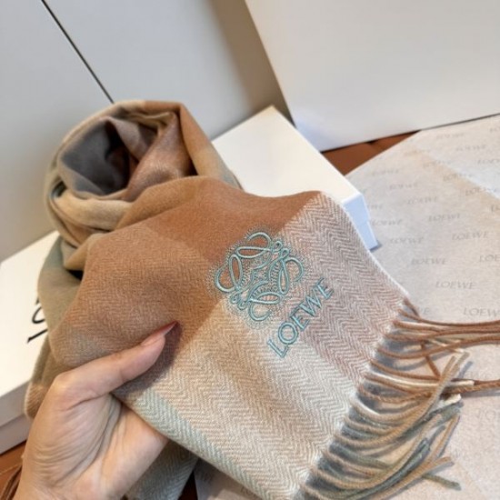 2025FW スカーフ LOEWE ロエベ 今年の秋冬コーデに映える万能アイテム