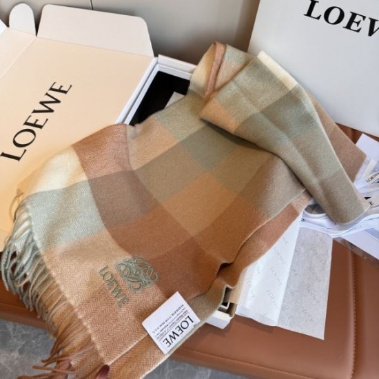 2025FW スカーフ LOEWE ロエベ 今年の秋冬コーデに映える万能アイテム