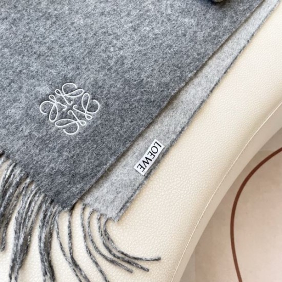 2025FW スカーフ LOEWE ロエベ おしゃれ上級者必見の洗練スカーフ