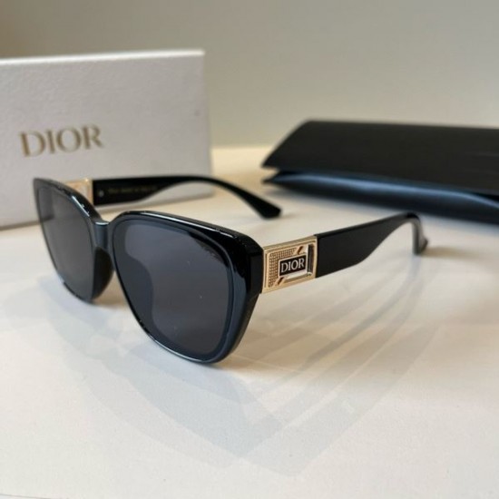 2025FW サングラス DIOR ディオール 雑誌掲載＆街でも話題の人気アイテム