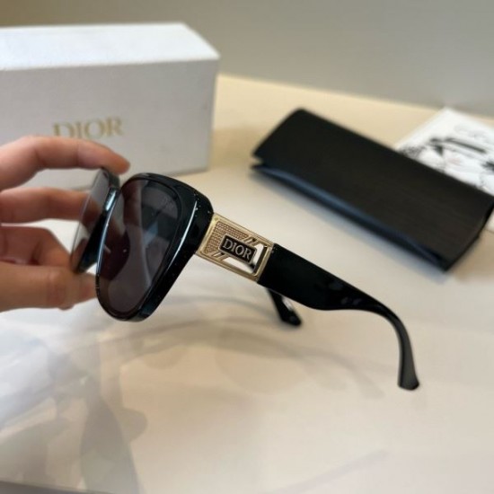 2025FW サングラス DIOR ディオール 雑誌掲載＆街でも話題の人気アイテム