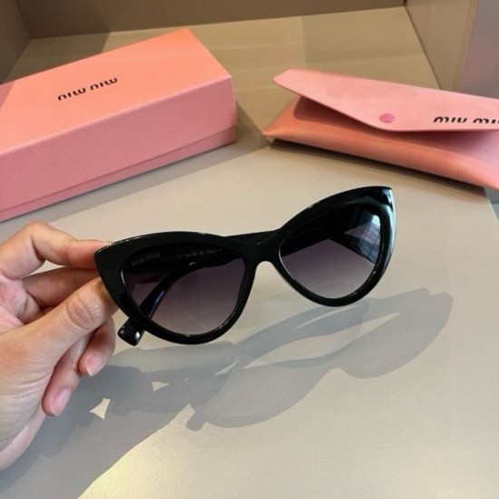 2025FW サングラス MIU MIU ミュウミュウ 着回し力抜群の万能デザイン