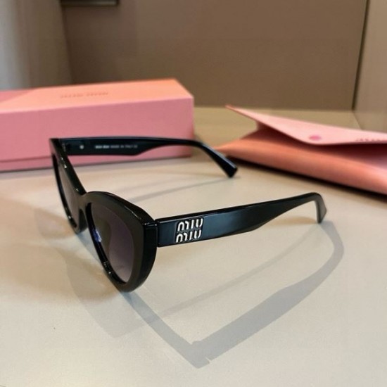 2025FW サングラス MIU MIU ミュウミュウ 着回し力抜群の万能デザイン