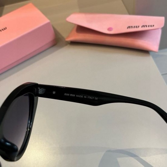 2025FW サングラス MIU MIU ミュウミュウ 着回し力抜群の万能デザイン