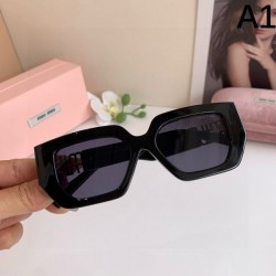 2025FW サングラス MIU MIU ミュウミュウ 新鮮で上品な印象を与えるデザイン