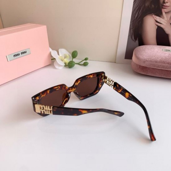 2025FW サングラス MIU MIU ミュウミュウ 新鮮で上品な印象を与えるデザイン