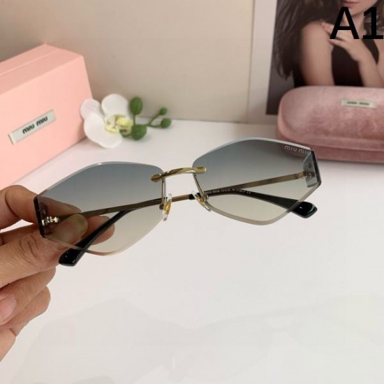 2025FW サングラス MIU MIU ミュウミュウ 今季マストの必須アイテム