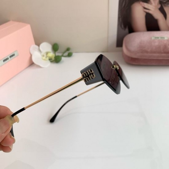 2025FW サングラス MIU MIU ミュウミュウ 今季マストの必須アイテム