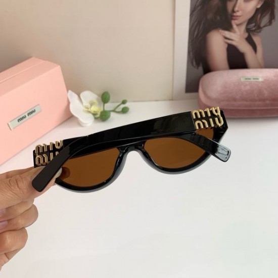 2025FW サングラス MIU MIU ミュウミュウ お洒落な印象を引き立てる逸品