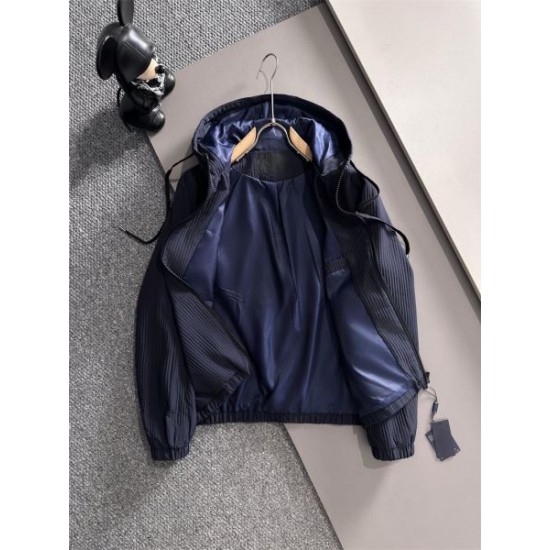 2025FW ジャケット PRADA プラダ 芸能人愛用の注目ジャケット