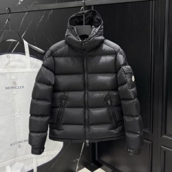 2025FW MONCLER モンクレール 定番人気の軽量モデル ダウンジャケット