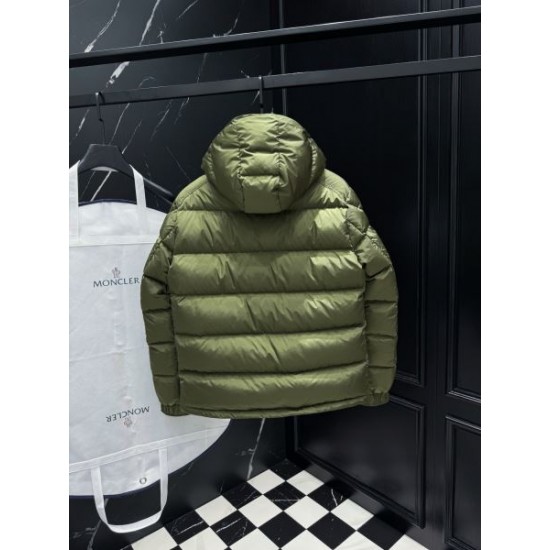2025FW MONCLER モンクレール 定番人気の軽量モデル ダウンジャケット