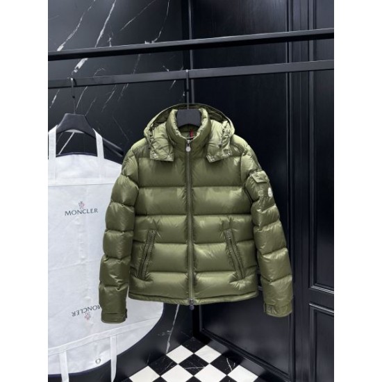 2025FW MONCLER モンクレール 定番人気の軽量モデル ダウンジャケット