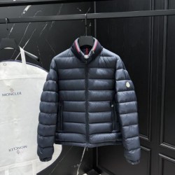 2025FW MONCLER モンクレール 足元まで注目の一着 ダウンジャケット