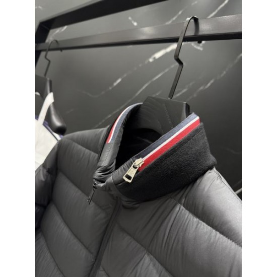 2025FW MONCLER モンクレール 足元まで注目の一着 ダウンジャケット