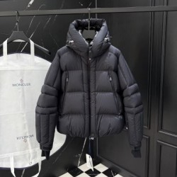 2025FW MONCLER モンクレール 贈り物にも最適な一着 ダウンジャケット