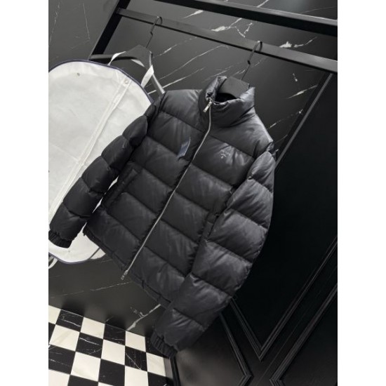2025FW PRADA プラダ トレンド最前線モデル ダウンジャケット
