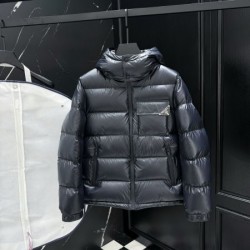 2025FW PRADA プラダ トレンド映えスタイル ダウンジャケット