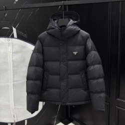 2025FW PRADA プラダ 高評価レビュー続出 ダウンジャケット