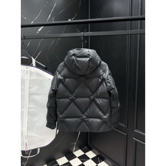 2025FW PRADA プラダ 海外支持率の高いモデル ダウンジャケット