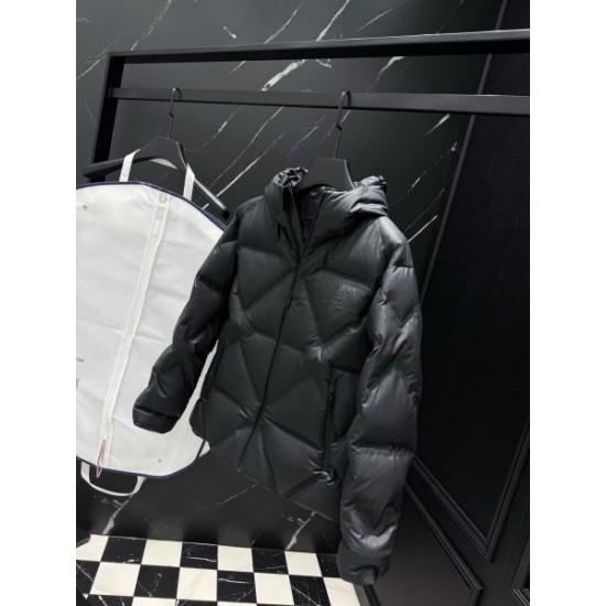 2025FW PRADA プラダ 海外支持率の高いモデル ダウンジャケット