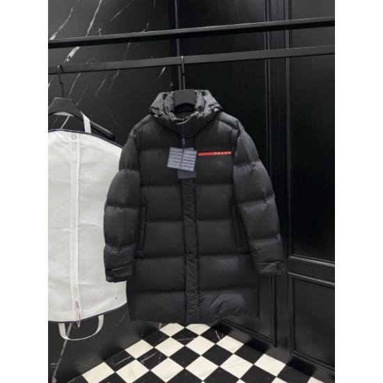2025FW PRADA プラダ 大人の魅力際立つモデル ダウンジャケット