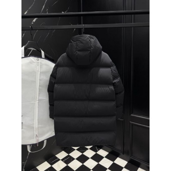2025FW PRADA プラダ 大人の魅力際立つモデル ダウンジャケット