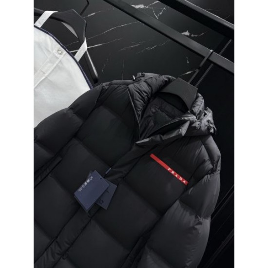 2025FW PRADA プラダ 大人の魅力際立つモデル ダウンジャケット
