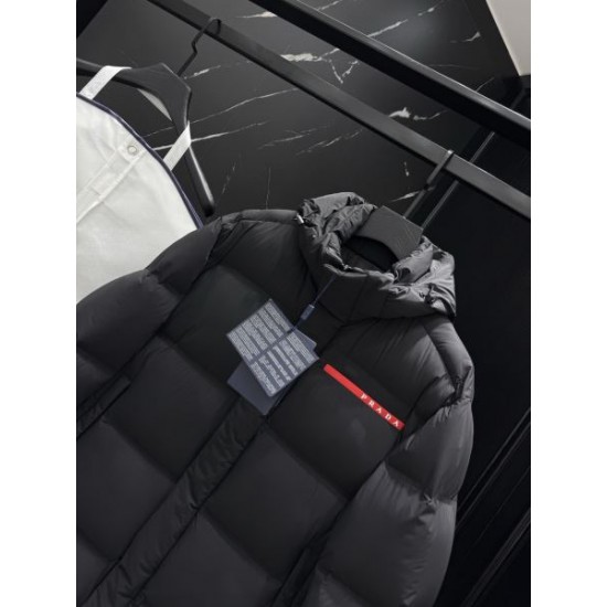 2025FW PRADA プラダ 大人の魅力際立つモデル ダウンジャケット