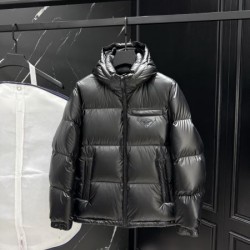 2025FW PRADA プラダ 印象深いデザイン ダウンジャケット