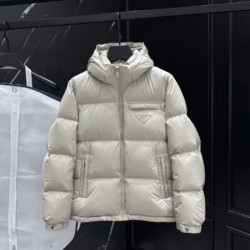 2025FW PRADA プラダ 印象深いデザイン ダウンジャケット