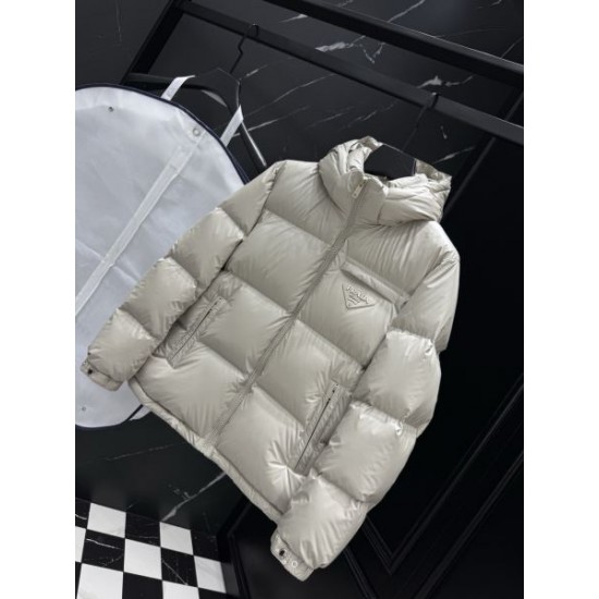 2025FW PRADA プラダ 印象深いデザイン ダウンジャケット