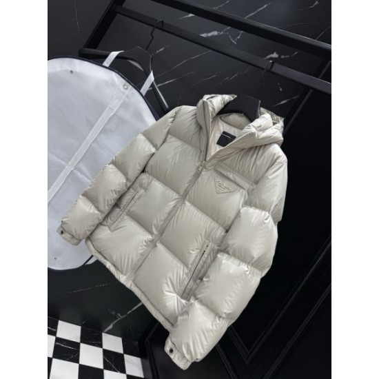 2025FW PRADA プラダ 印象深いデザイン ダウンジャケット